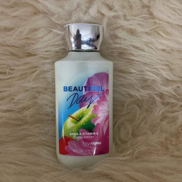 NWT Beautiful Day 24-Hour Body Lotion with Shea Butter and Vitamin E - Picture 2 of 3